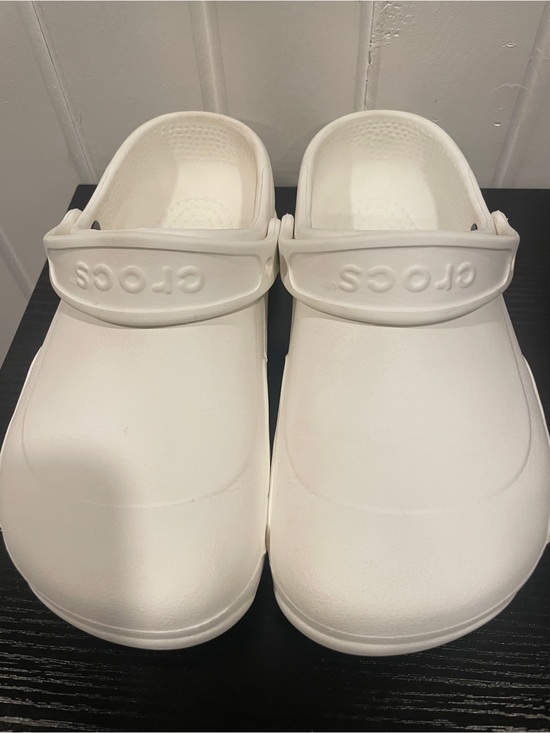 CROCS Shoes - CROCS unisex Classic Clogs in White size M6/W7